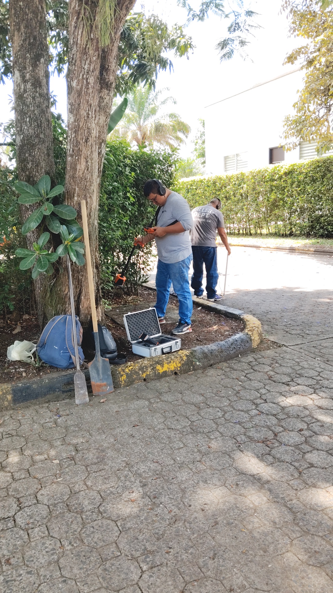Plomero en Cali atendiendo emergencia de plomería a las 24 horas