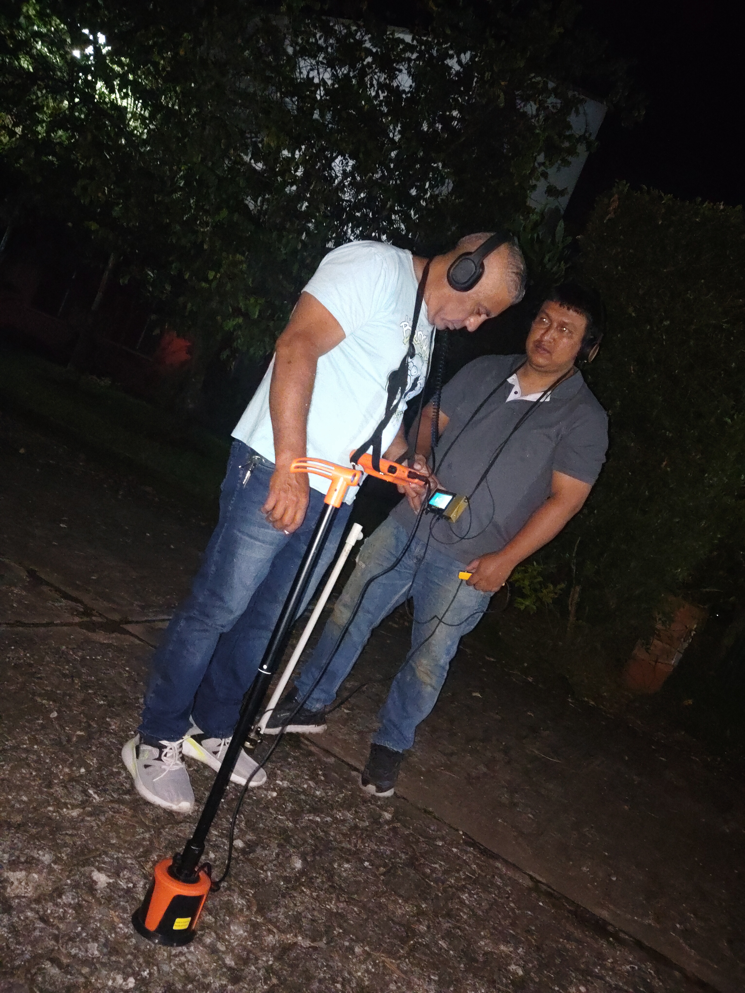 Geófono detectando fuga de agua en tubería empotrada en Cali